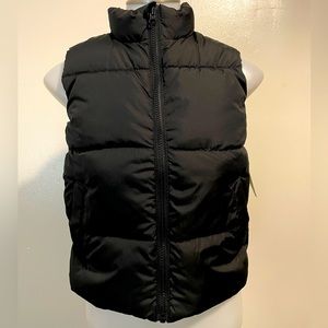 NWT Old Navy boys size small Water-Resistant
Frost-Free Puffer Vest!